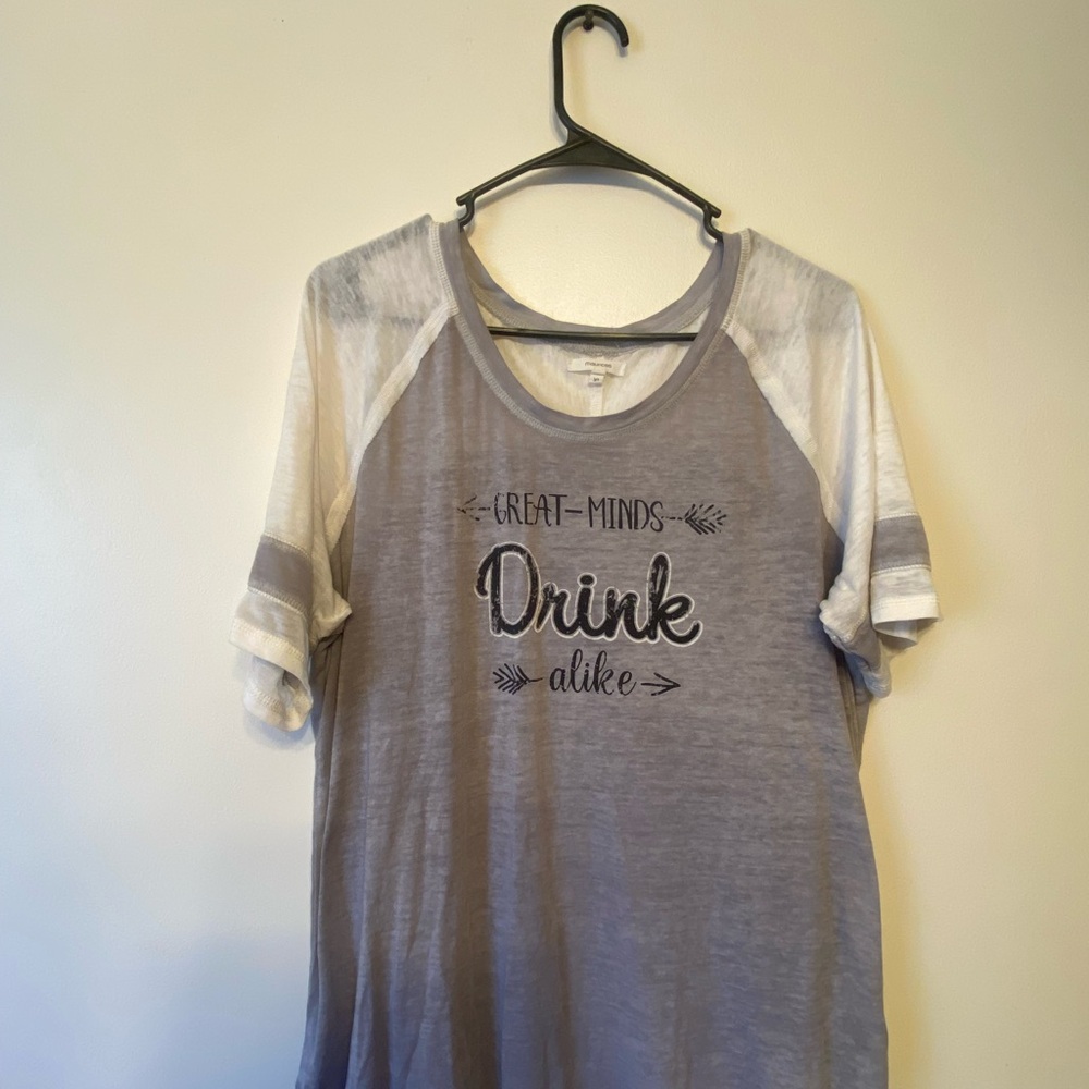 Maurices Gray and White Graphic T-Shirt